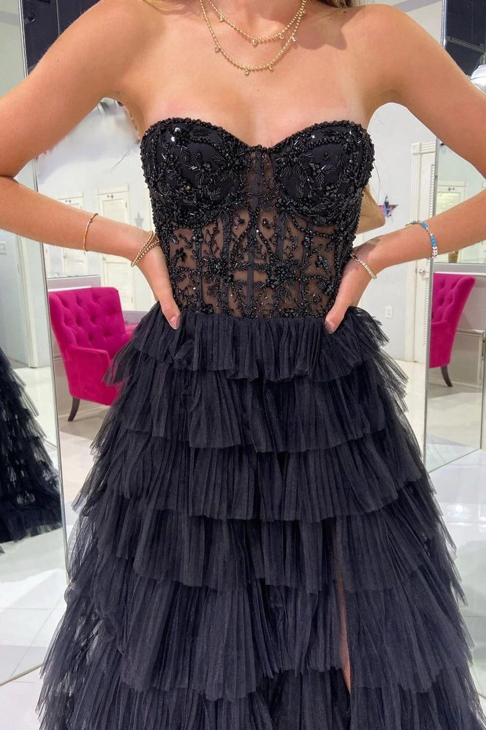 Vestido de fiesta con corsé en forma de A y volantes